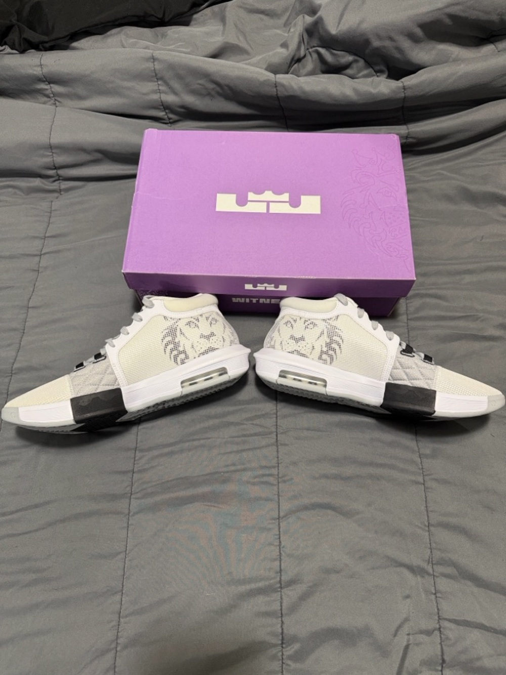 Nike LeBron James Witness VIII White Light Grey Black FB2239-100 Men's Size 10.5 - Picture 4 of 9